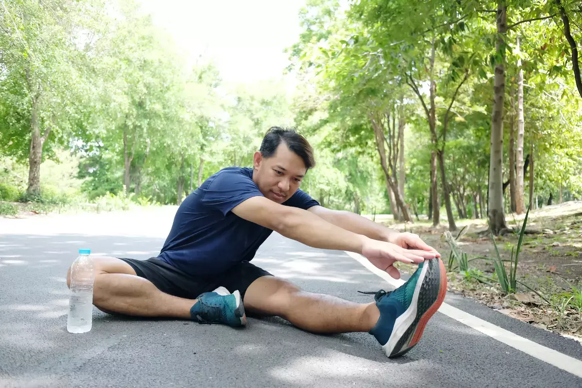 Lidar com a mialgia (dor muscular) envolve se preparar para exercícios físicos, respeitar seus limites e evitar o sedentarismo.